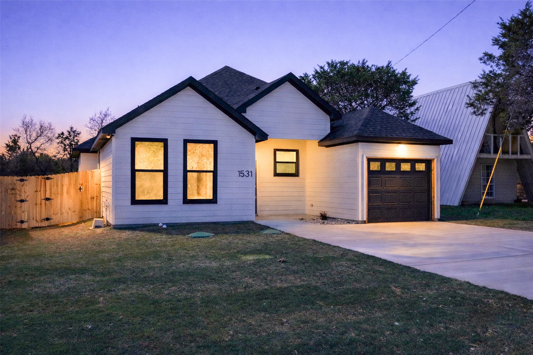 1531 Corona Drive Granbury TX 76048