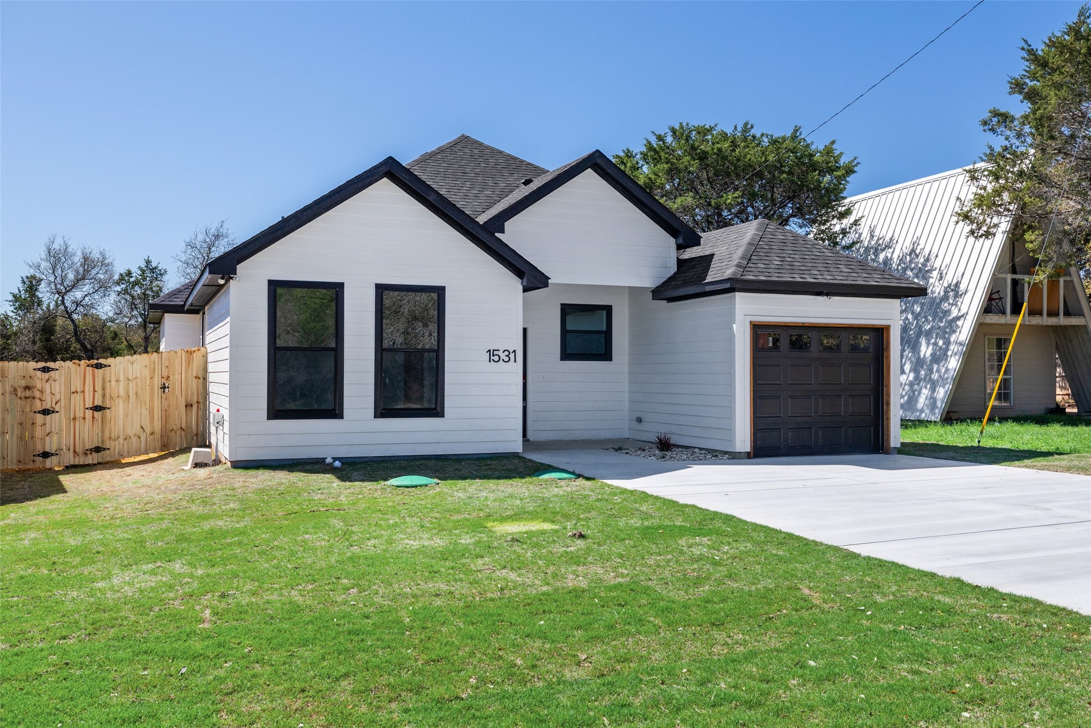 1531 Corona Drive Granbury TX 76048