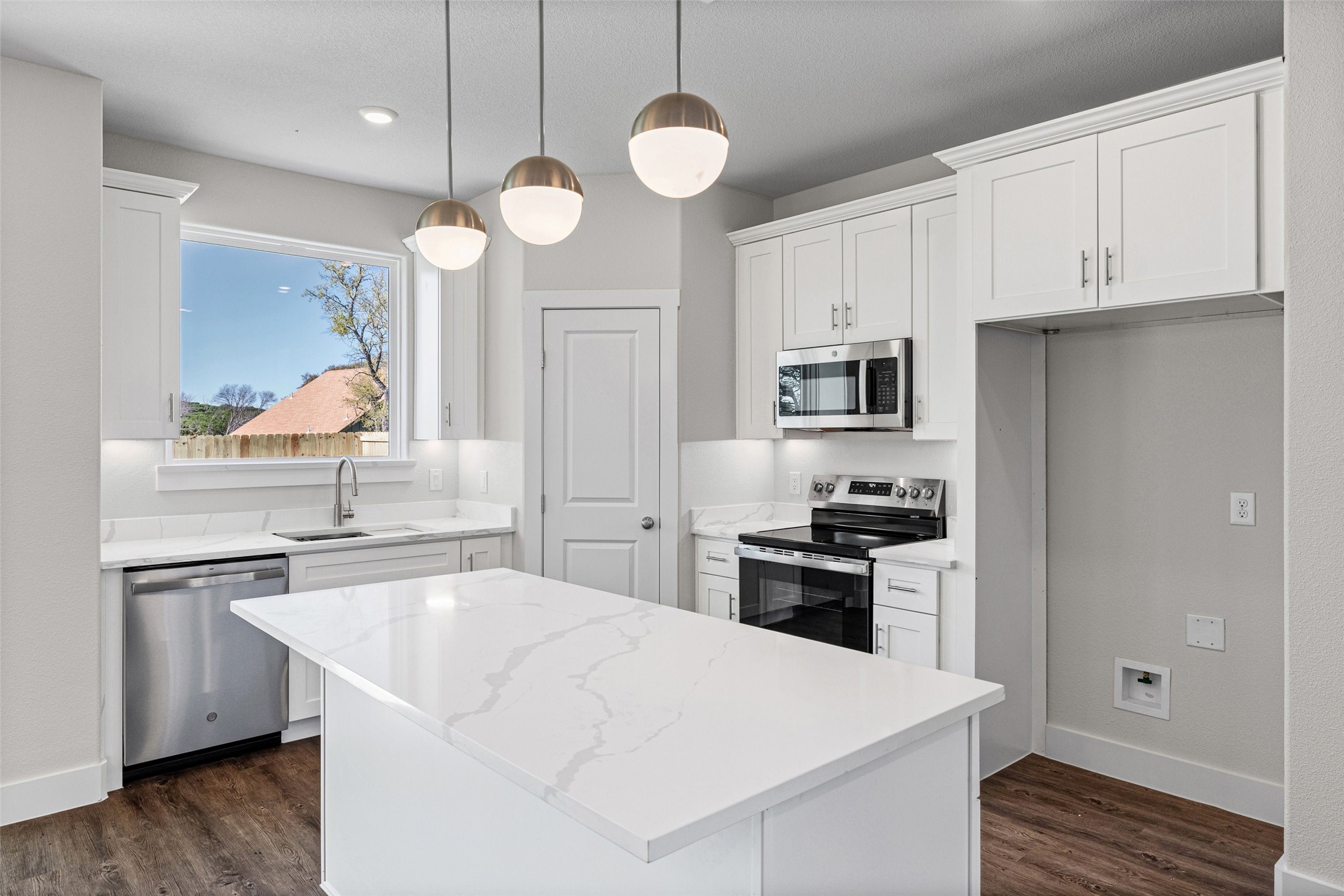 1531 Corona Drive Granbury TX 76048