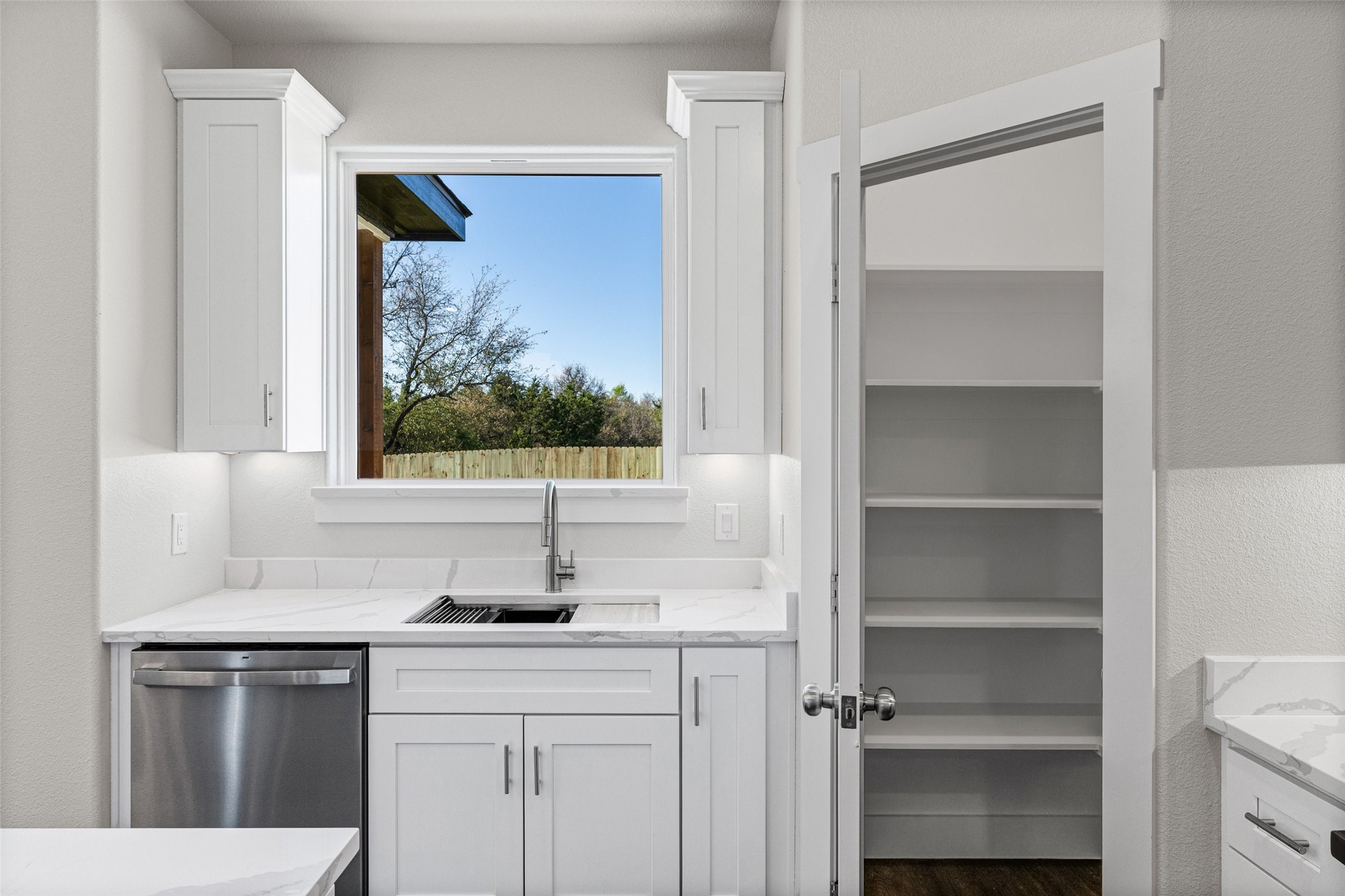 1531 Corona Drive Granbury TX 76048