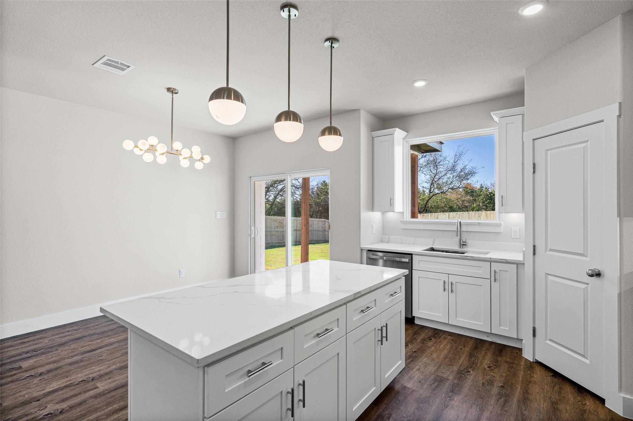 1531 Corona Drive Granbury TX 76048