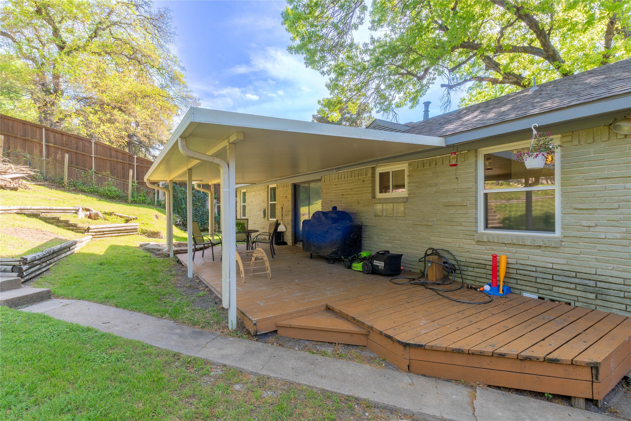 2422 Santa Cruz Drive Dallas TX 75227