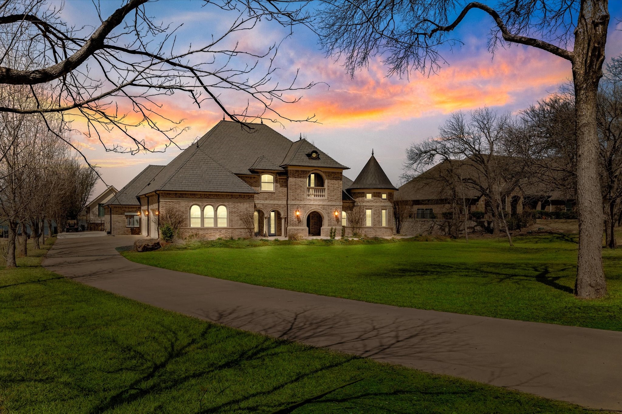 1904 W Emerald Bend Court Granbury TX 76049