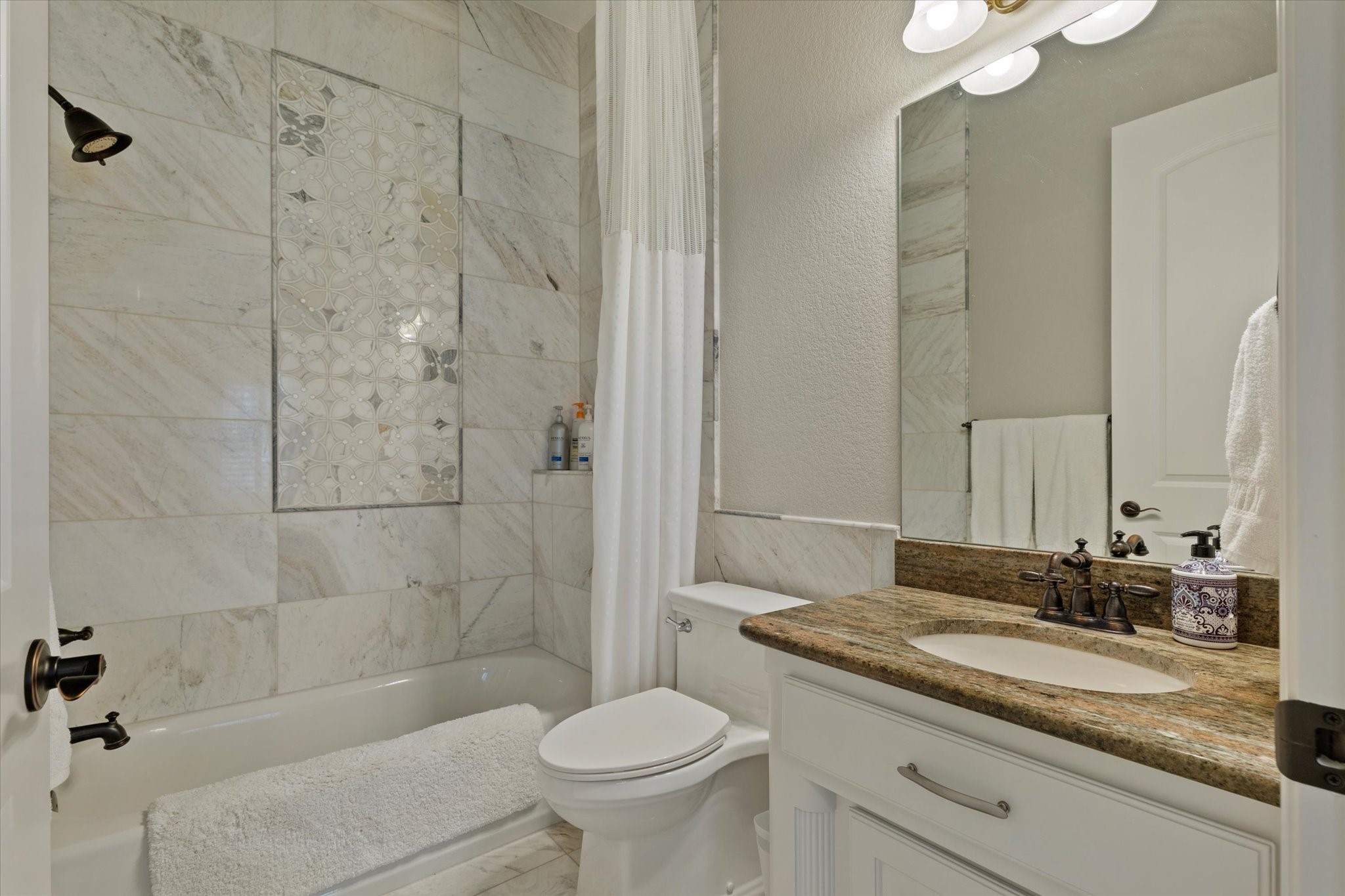 1904 W Emerald Bend Court Granbury TX 76049