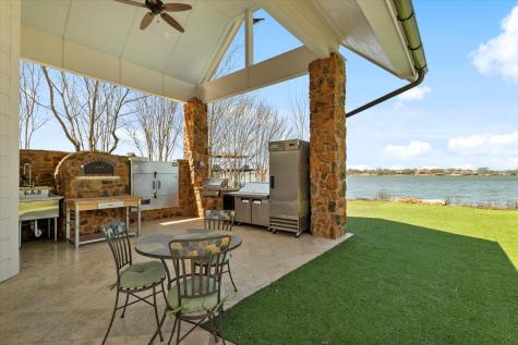 1904 W Emerald Bend Court Granbury TX 76049