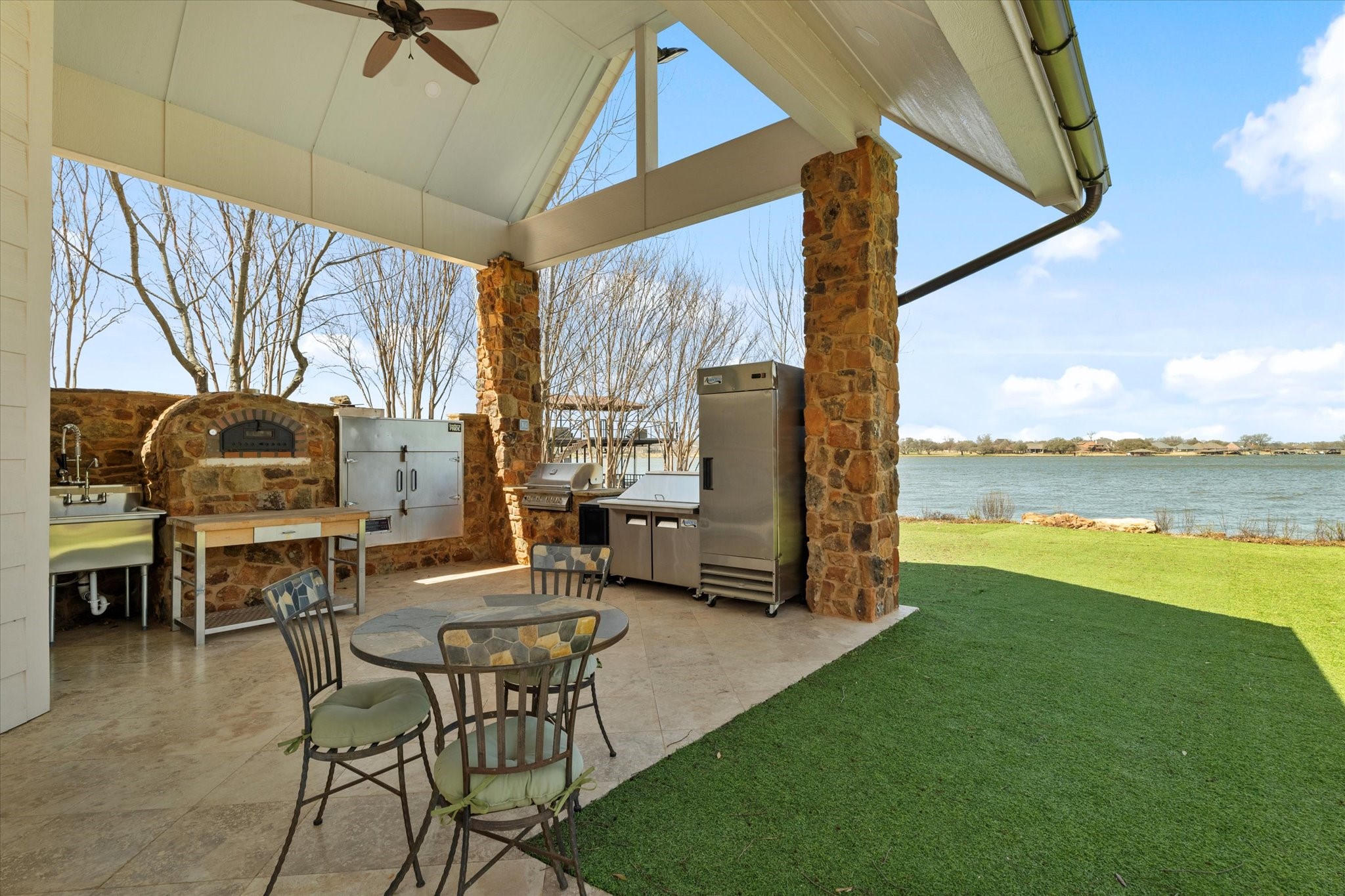 1904 W Emerald Bend Court Granbury TX 76049