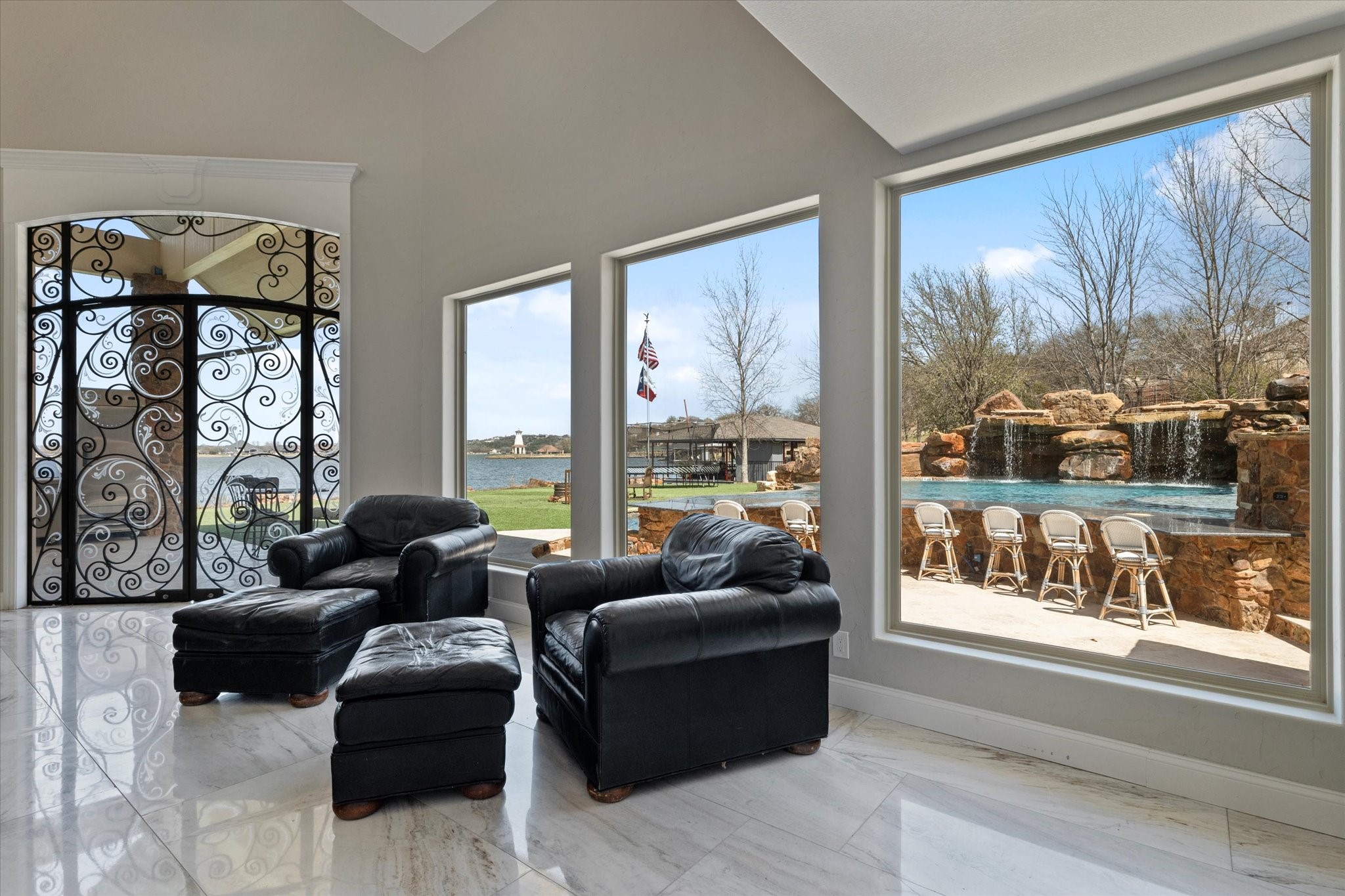 1904 W Emerald Bend Court Granbury TX 76049