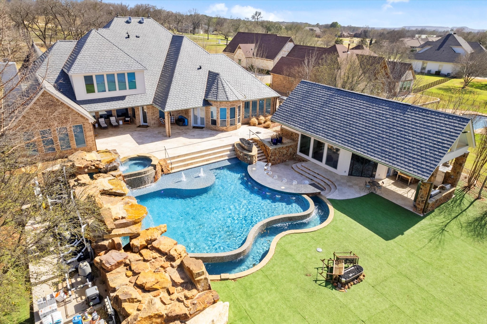 1904 W Emerald Bend Court Granbury TX 76049