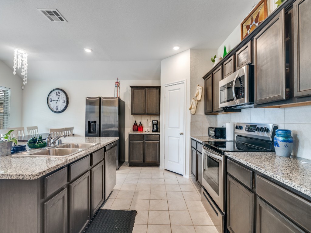 2431 Rosharon Drive Forney TX 75126