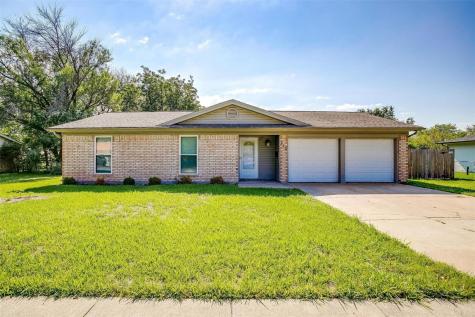 629 Lynnewood Avenue Burleson TX 76028