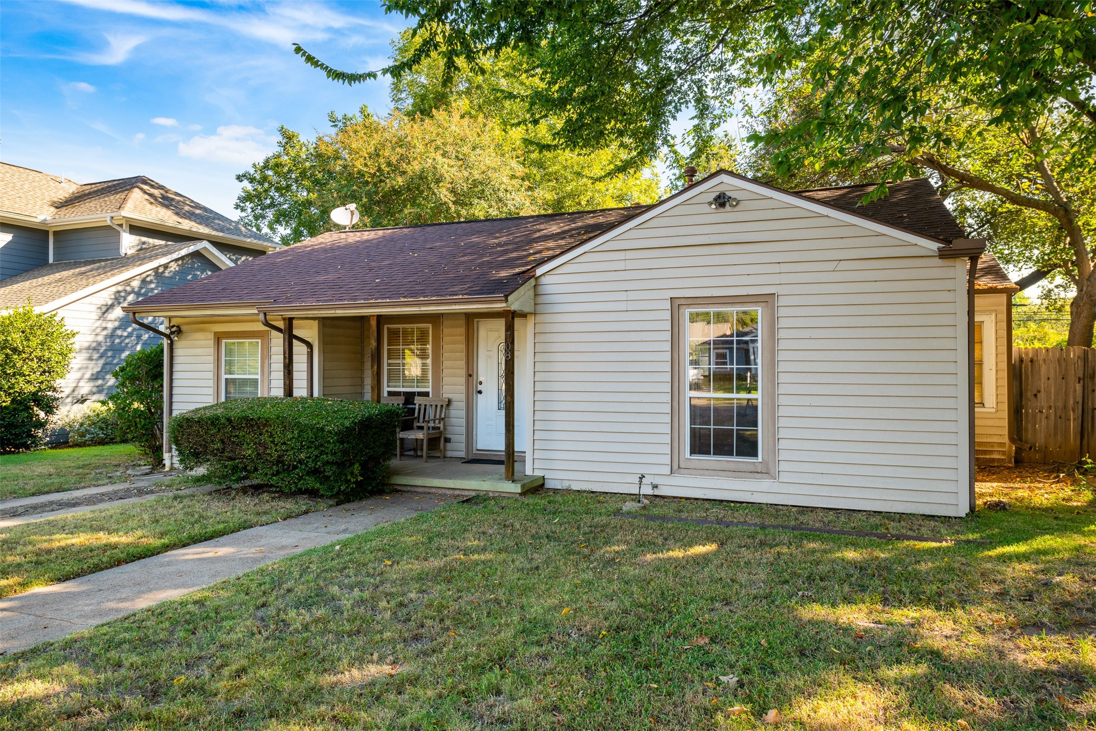 708 N Bailey Avenue Fort Worth TX 76107
