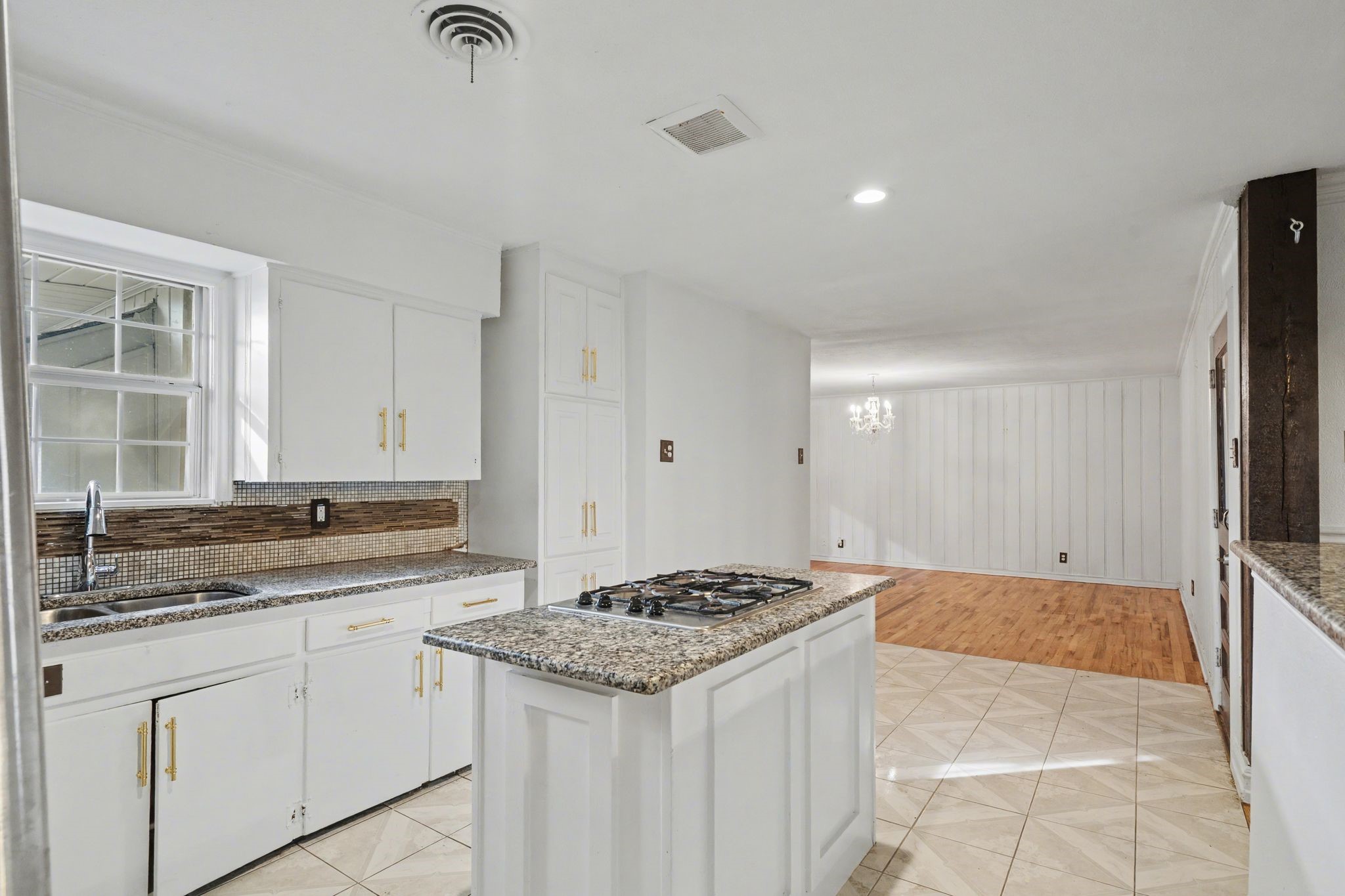 1714 E Union Bower Road Irving TX 75061