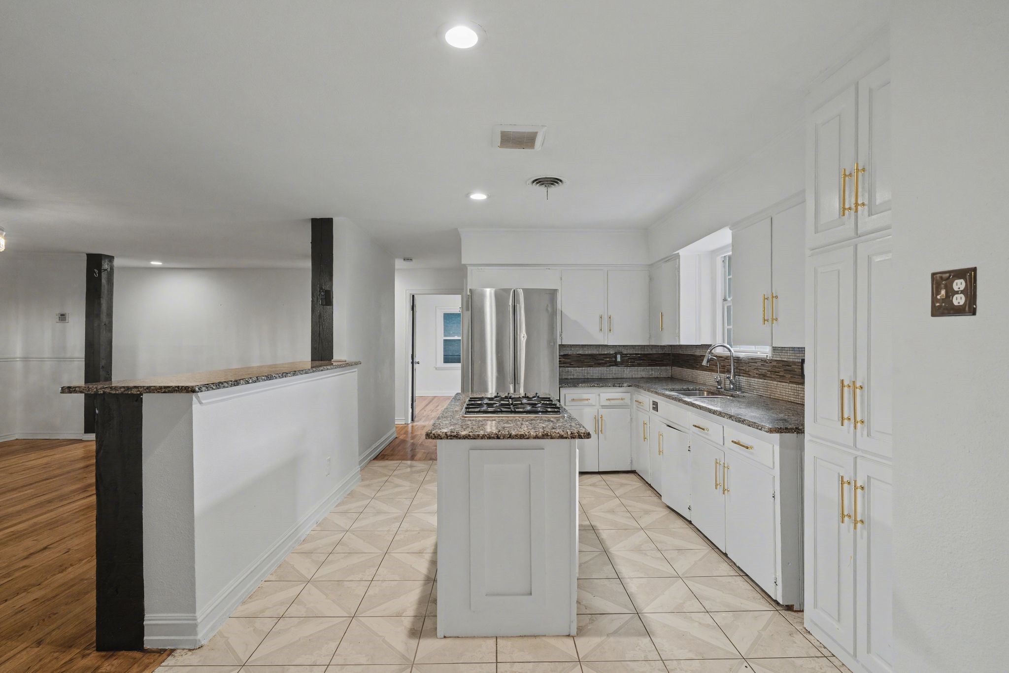 1714 E Union Bower Road Irving TX 75061