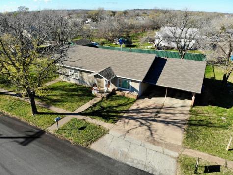 1011 N Rose Avenue Breckenridge TX 76424