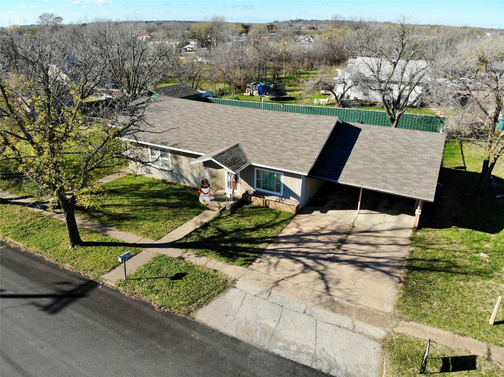 1011 N Rose Avenue Breckenridge TX 76424