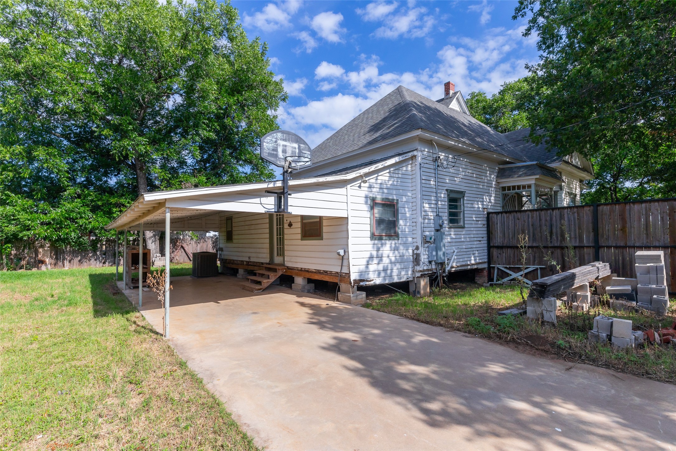 601 W 3rd Street Baird TX 79504