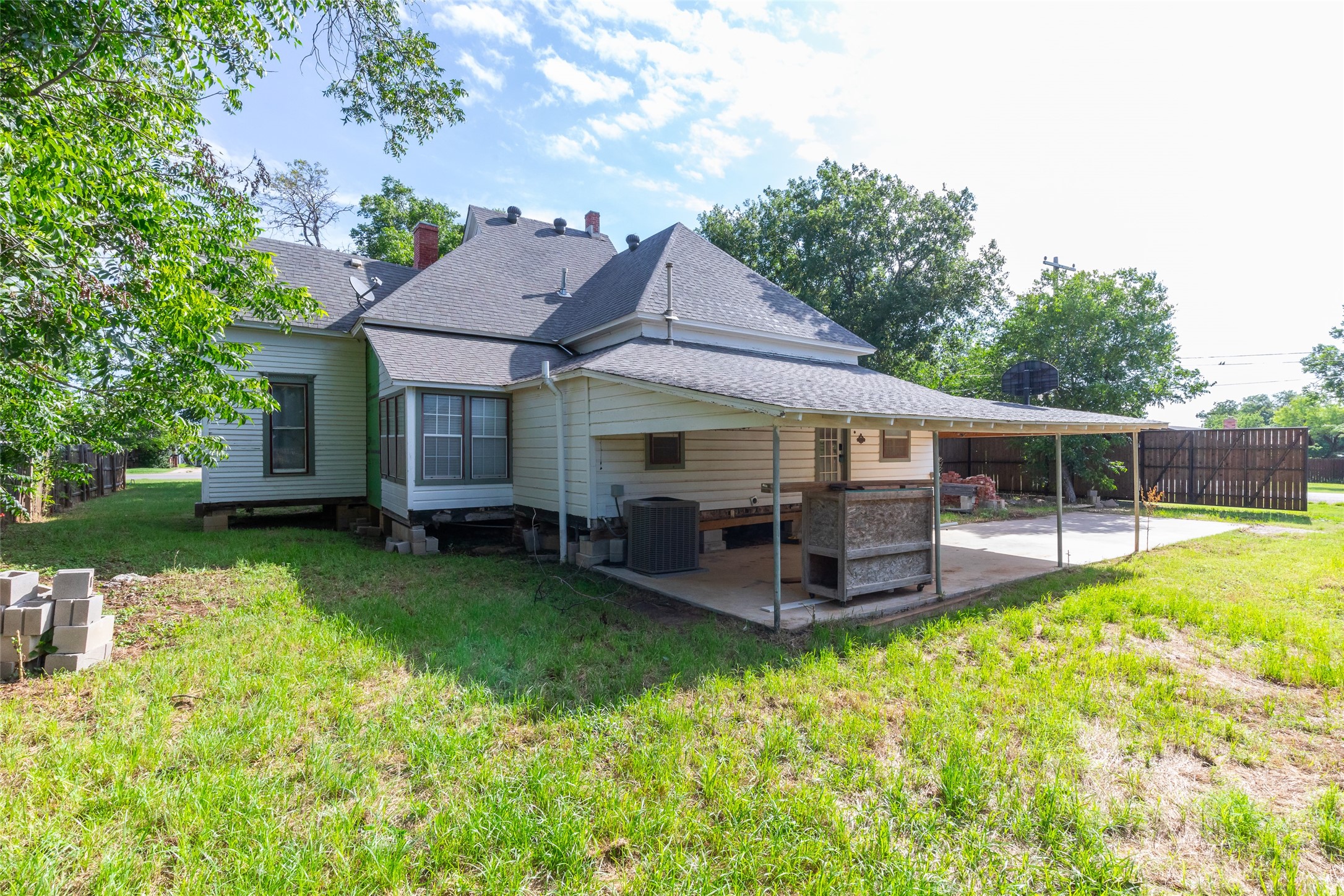 601 W 3rd Street Baird TX 79504