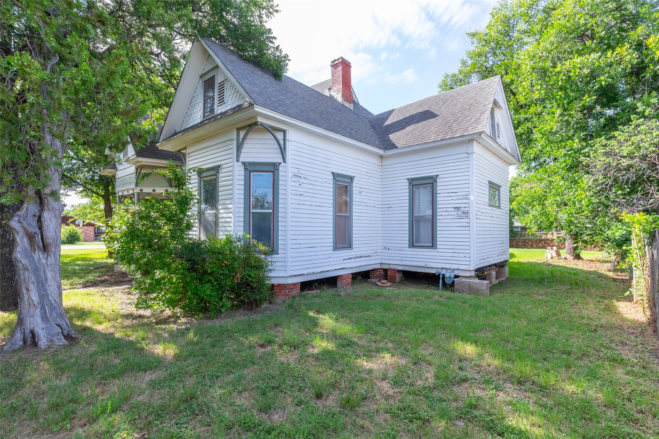 601 W 3rd Street Baird TX 79504
