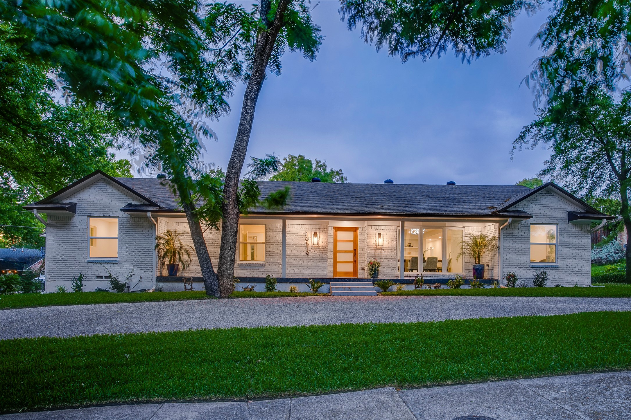 10819 Lochspring Drive Dallas TX 75218