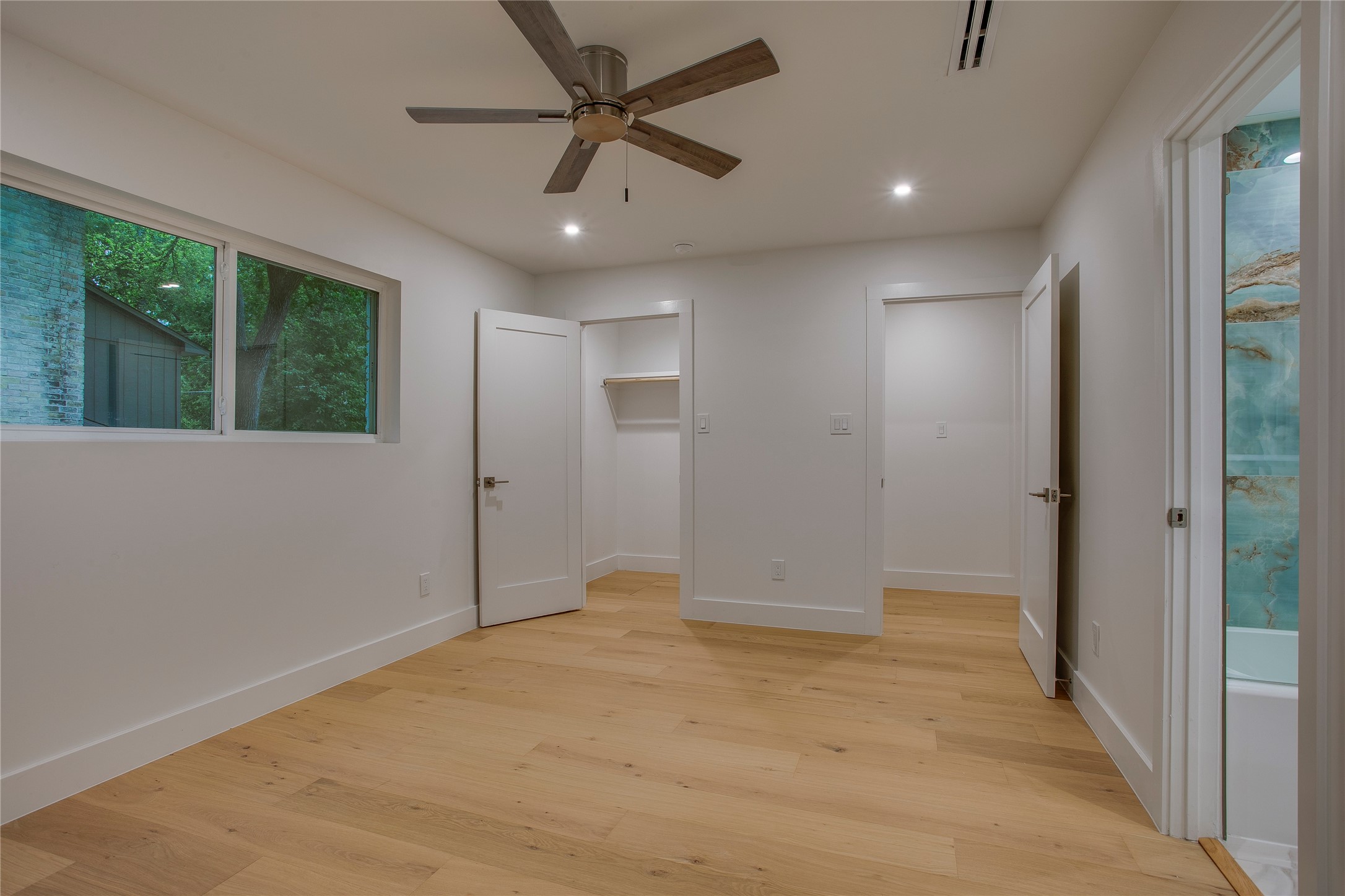 10819 Lochspring Drive Dallas TX 75218