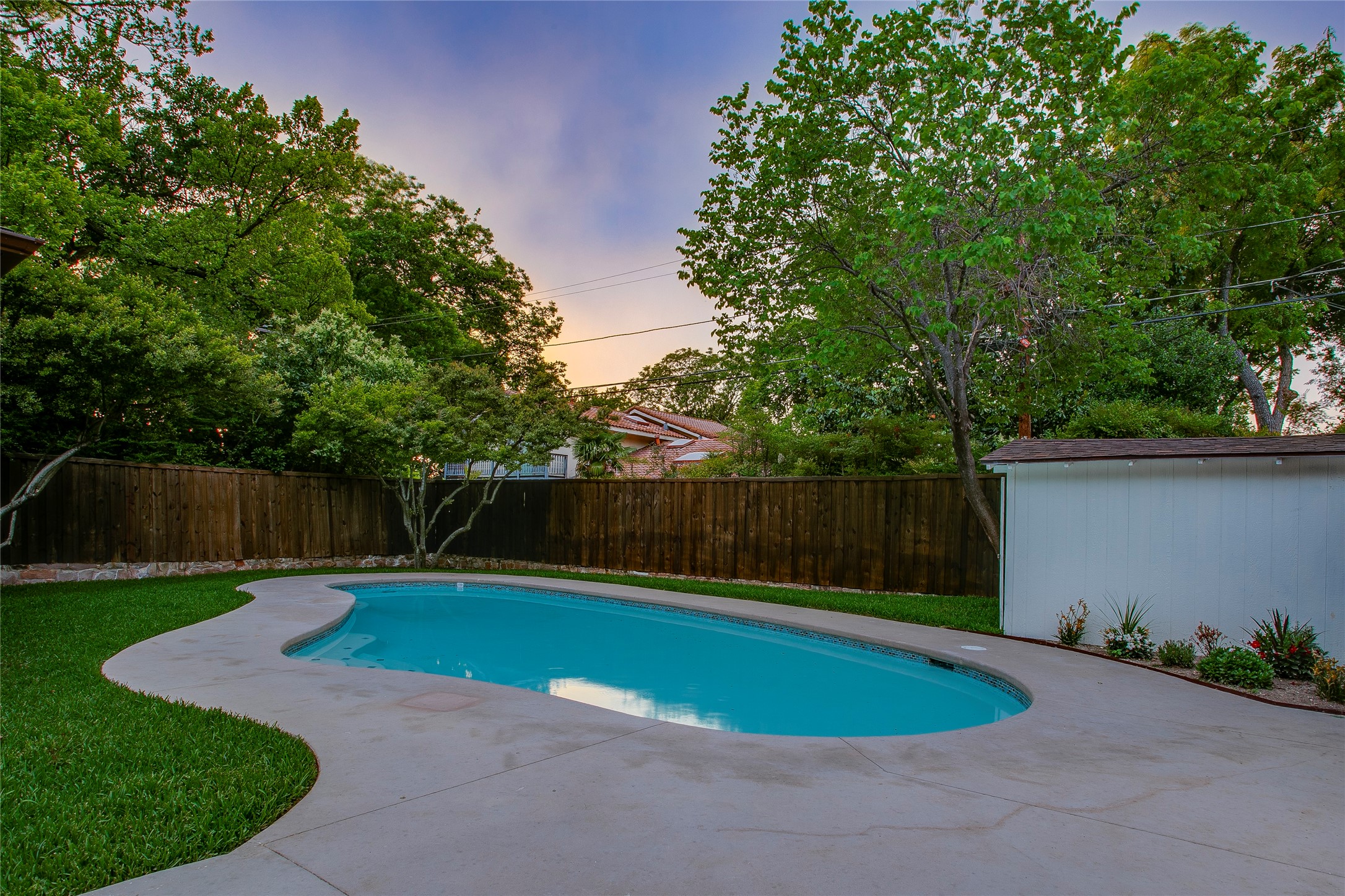 10819 Lochspring Drive Dallas TX 75218