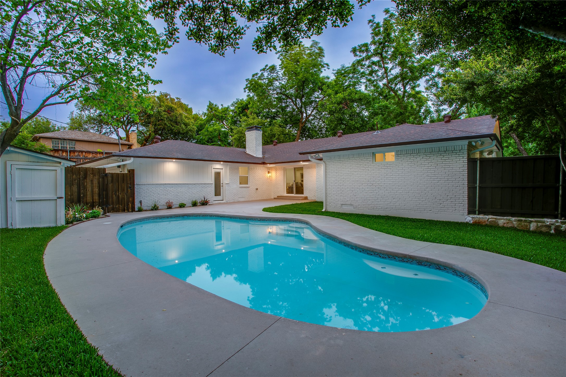 10819 Lochspring Drive Dallas TX 75218