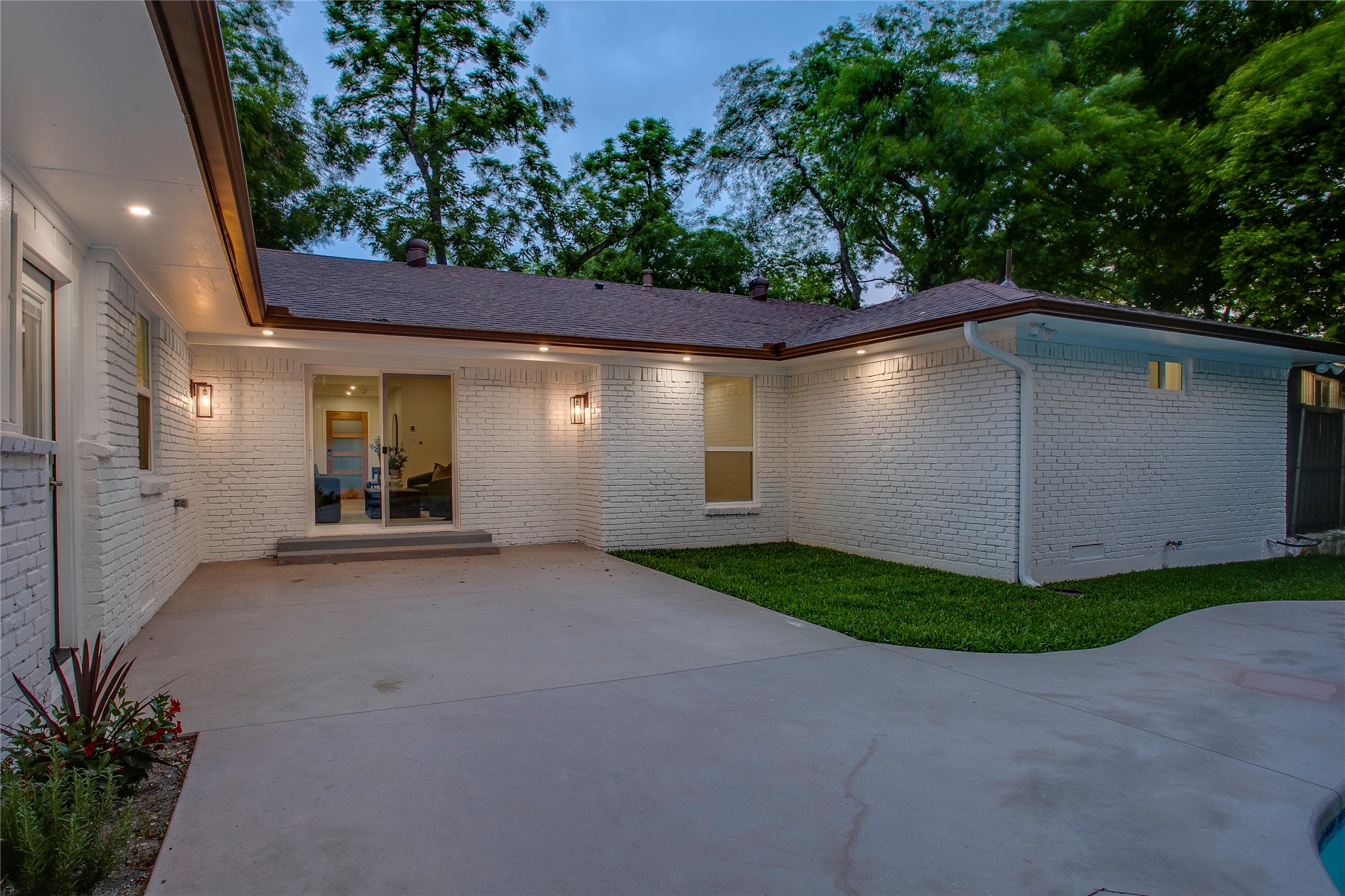 10819 Lochspring Drive Dallas TX 75218