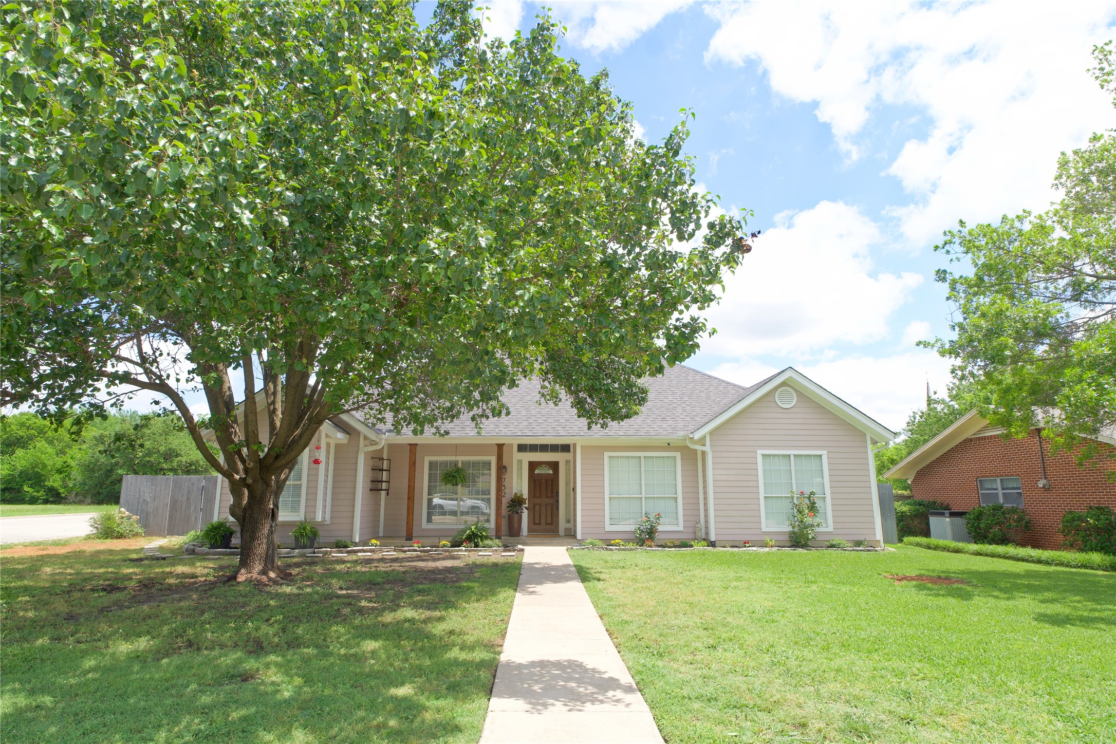 732 N Elm Street Muenster TX 76252