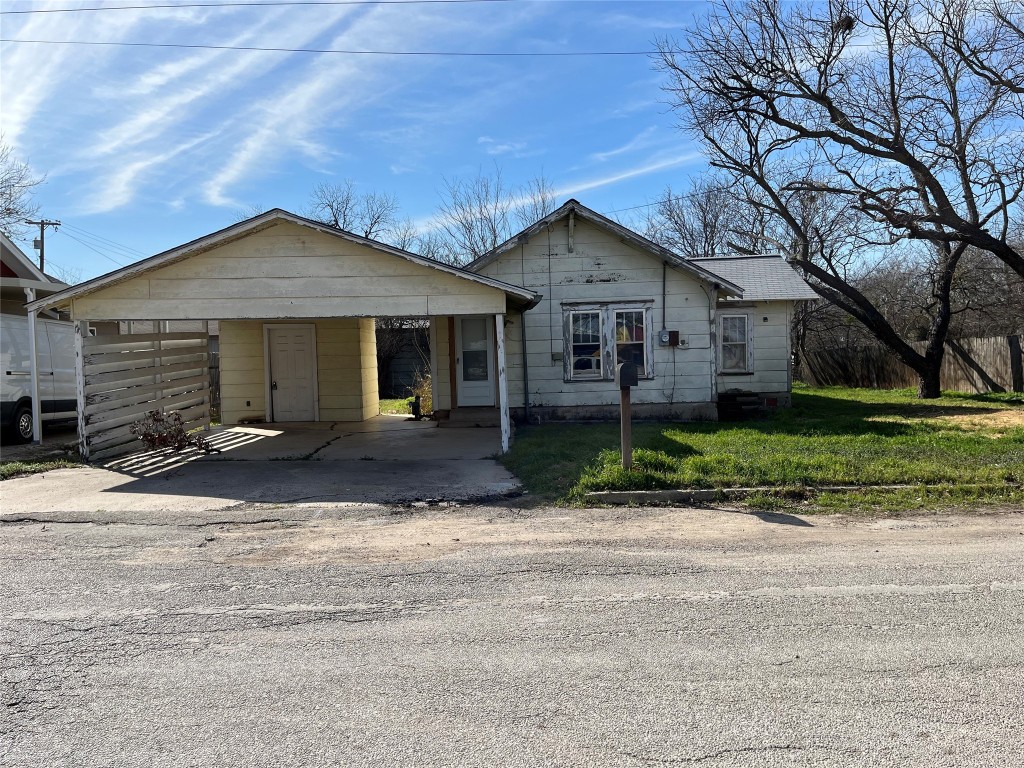 302 W College Avenue Comanche TX 76442