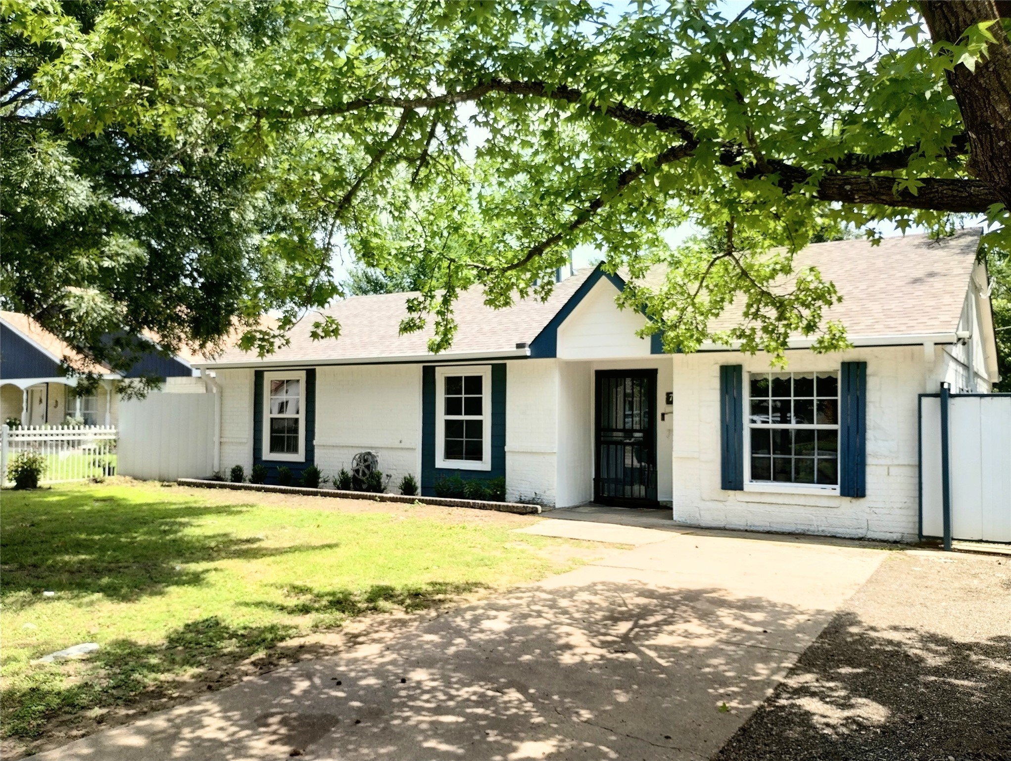 704 Manhattan Drive Dallas TX 75217