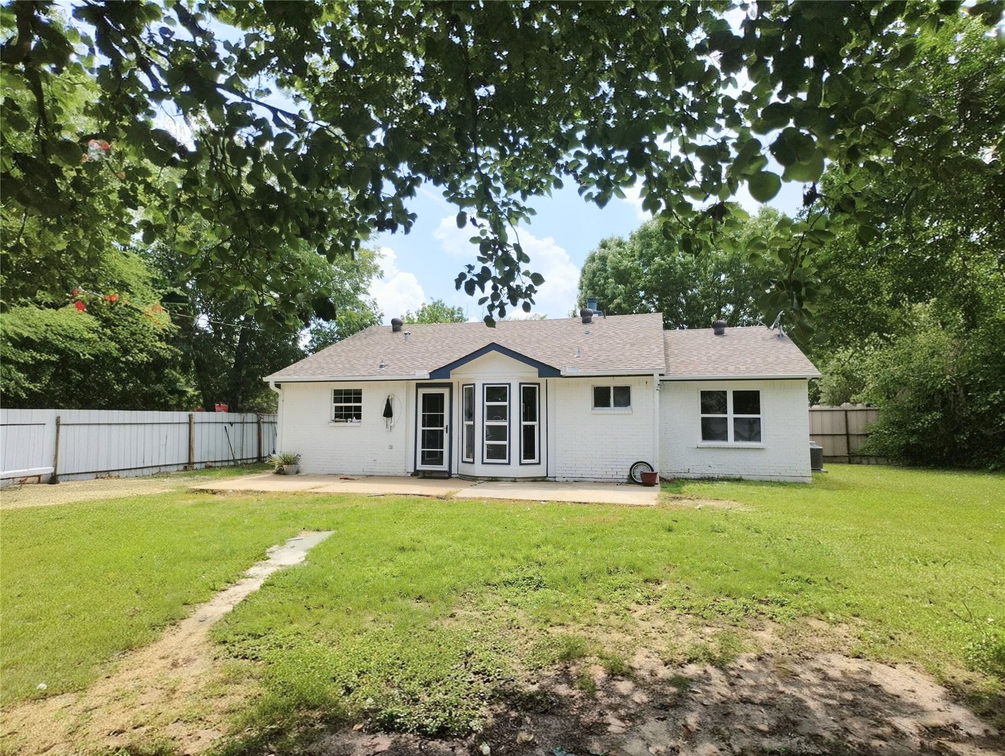 704 Manhattan Drive Dallas TX 75217