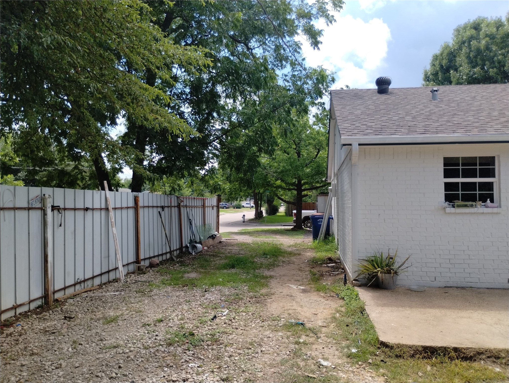 704 Manhattan Drive Dallas TX 75217