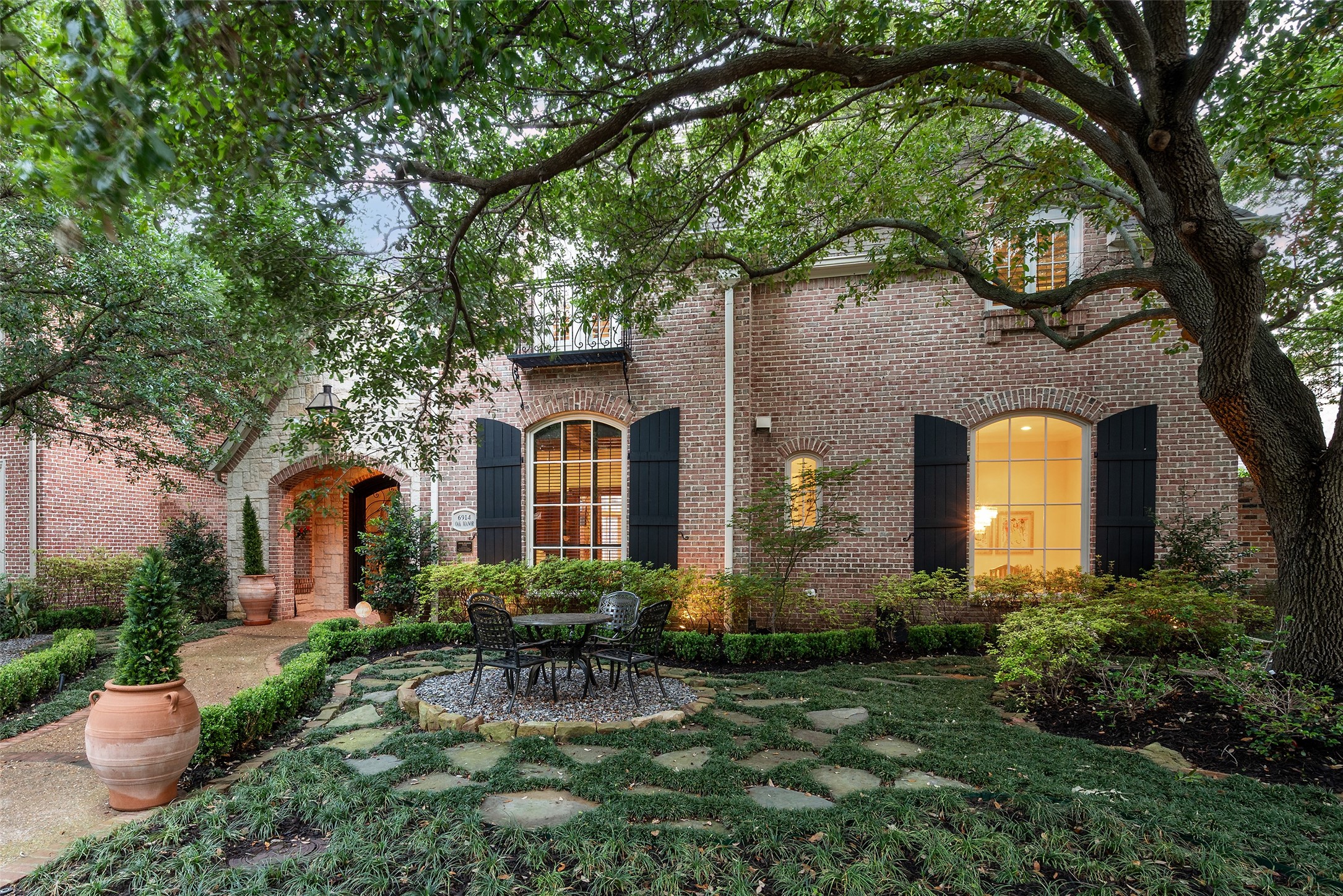 6914 Oak Manor Drive Dallas TX 75230
