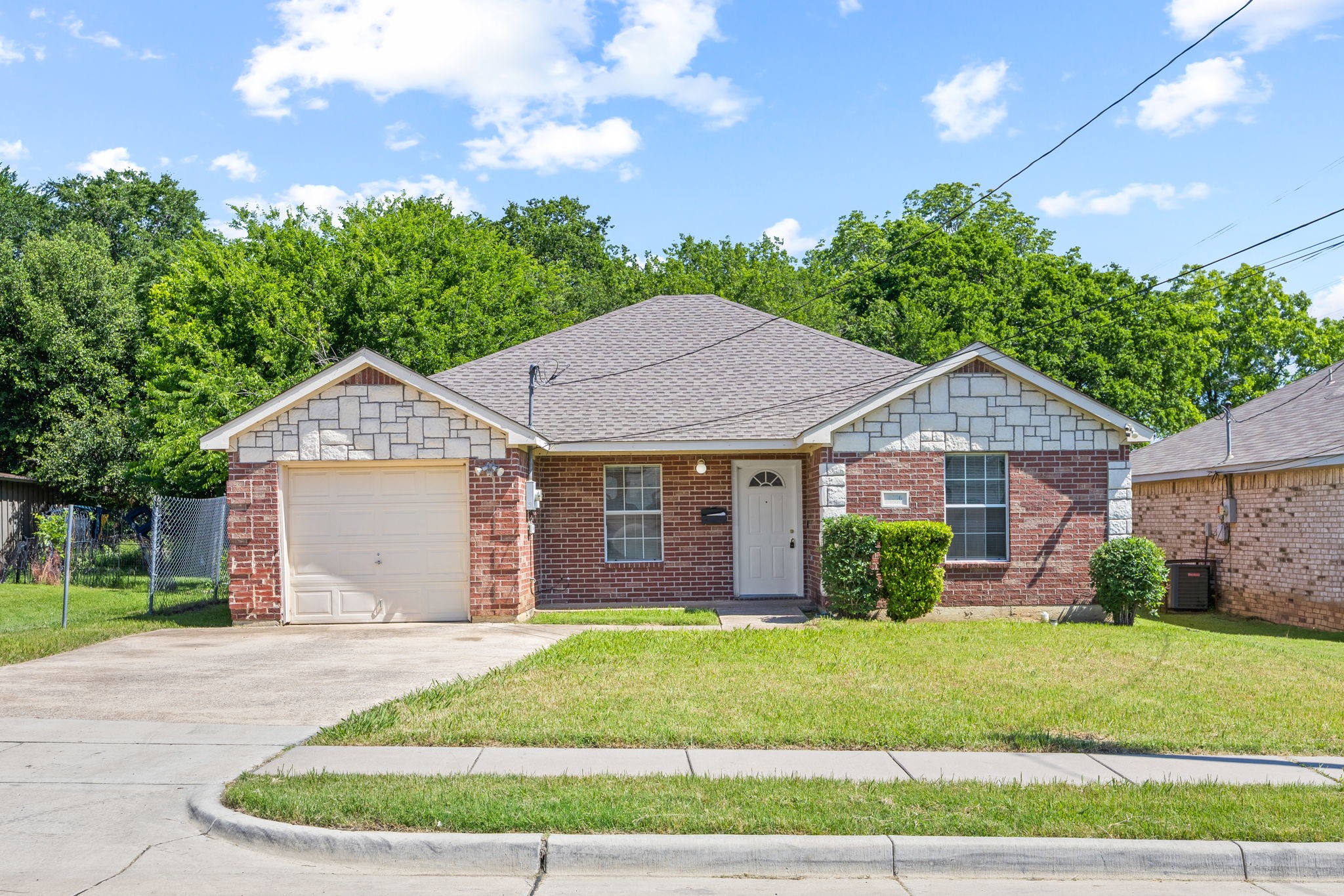 2206 Spikes Street Grand Prairie TX 75051