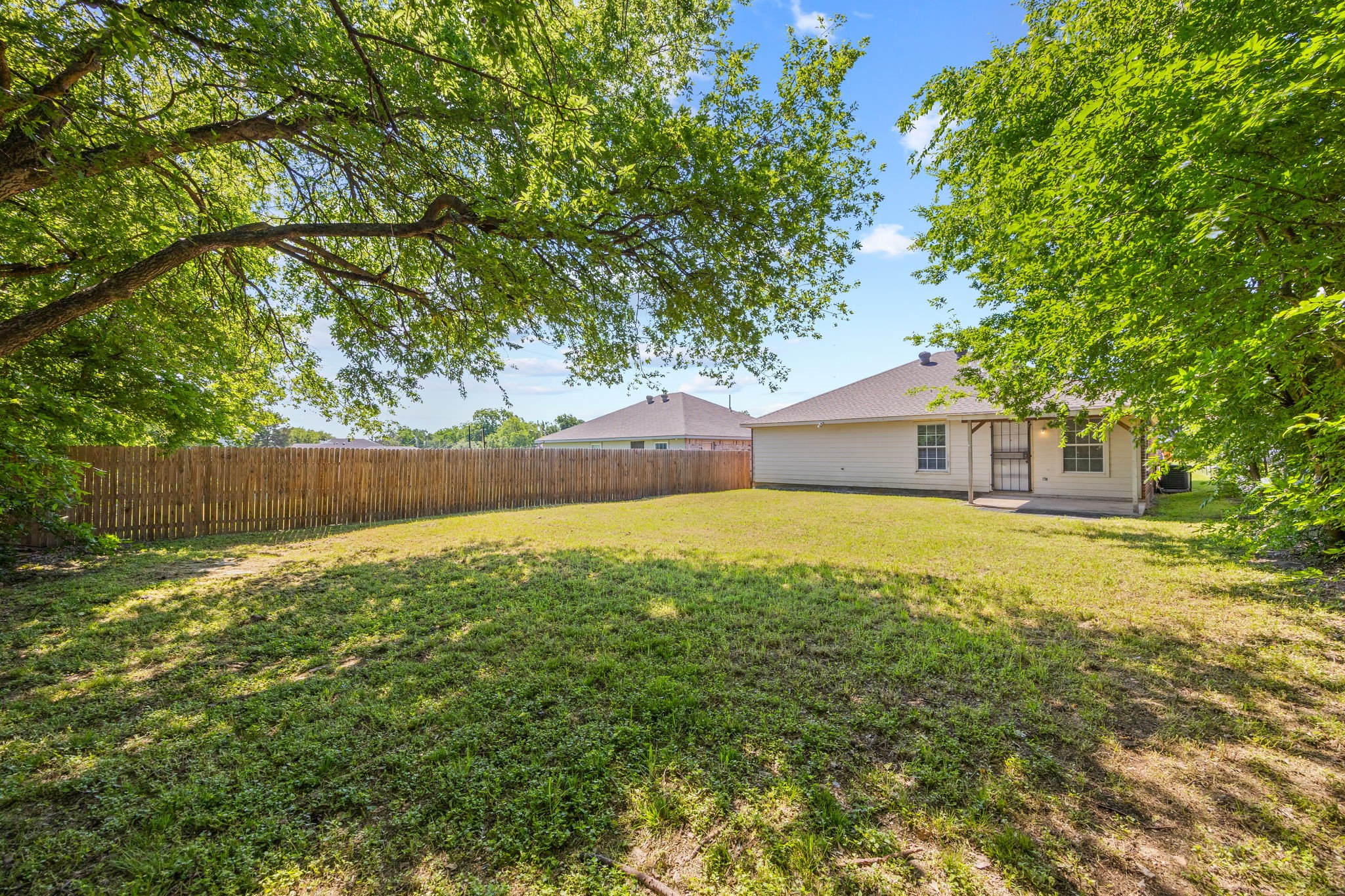 2206 Spikes Street Grand Prairie TX 75051