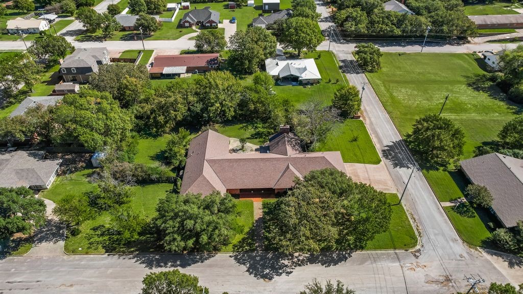 901 Spears Street Bowie TX 76230