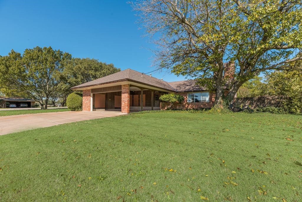 901 Spears Street Bowie TX 76230