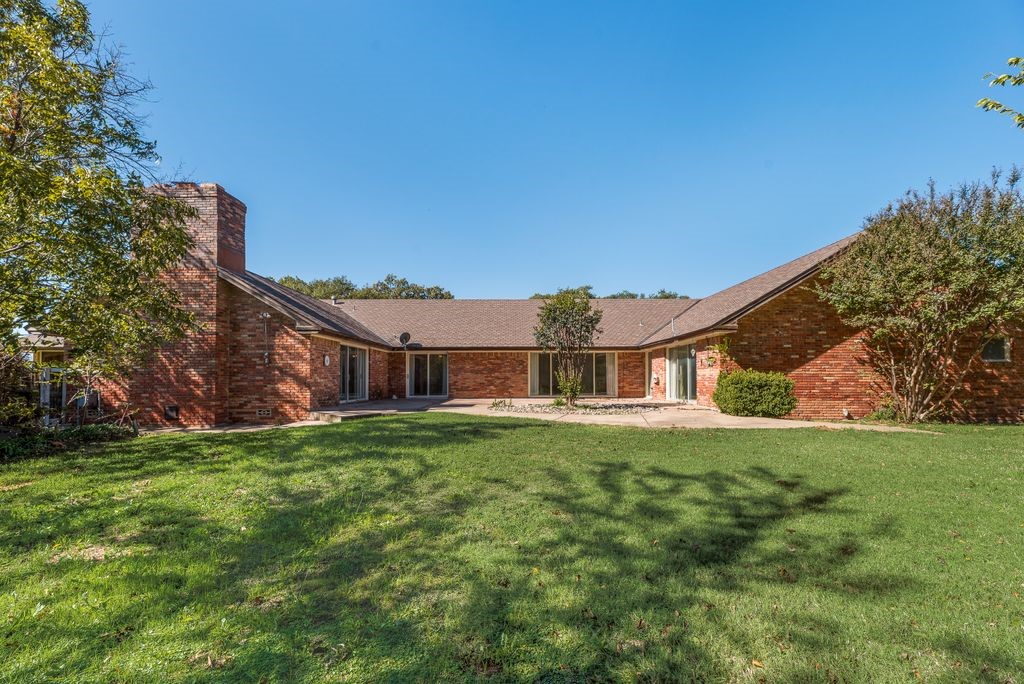 901 Spears Street Bowie TX 76230