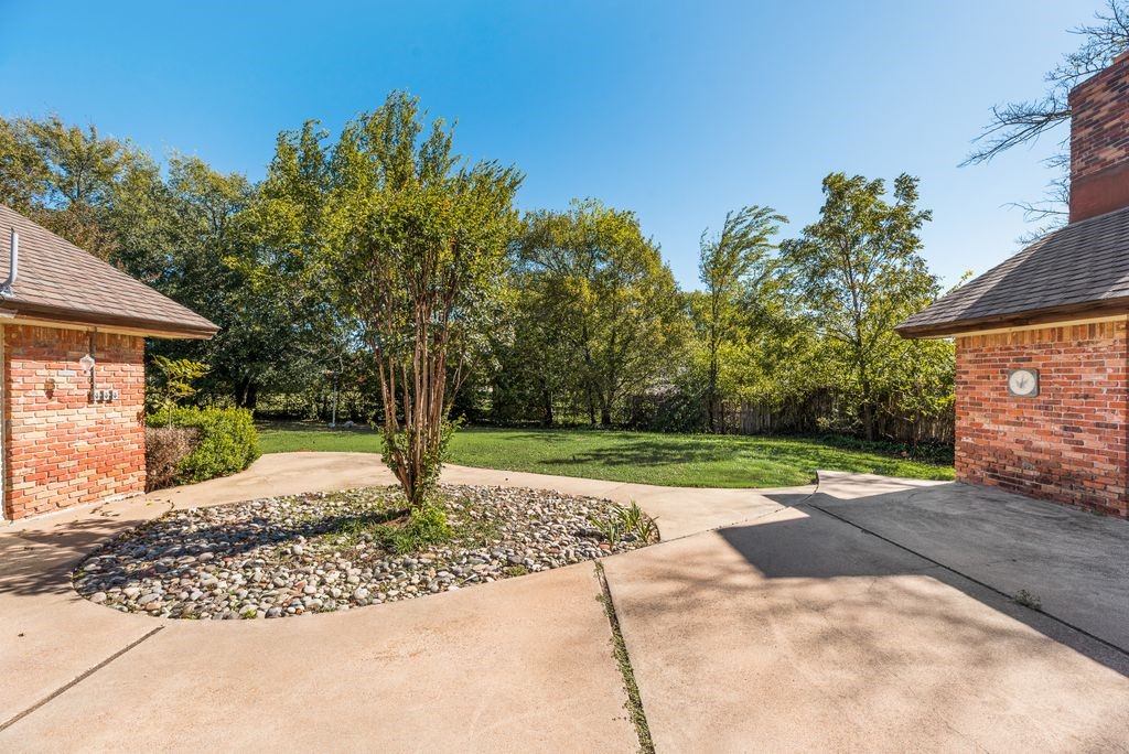 901 Spears Street Bowie TX 76230