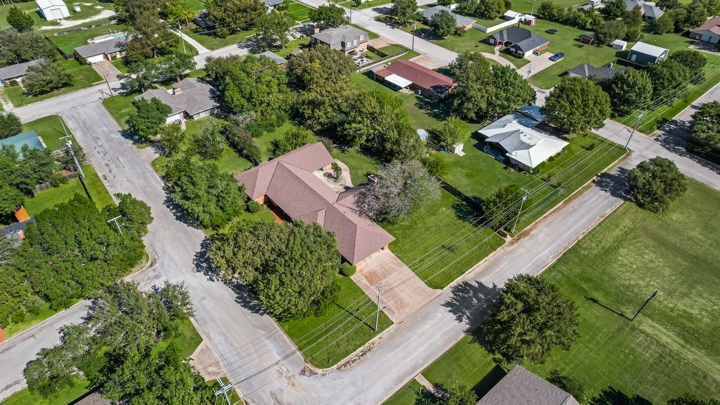 901 Spears Street Bowie TX 76230