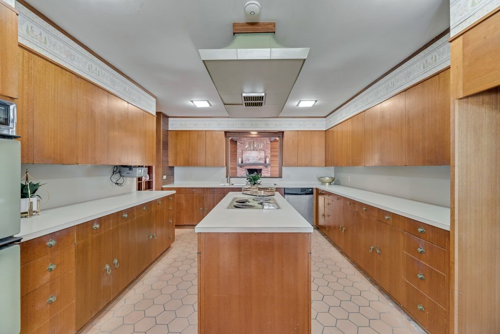 901 Spears Street Bowie TX 76230