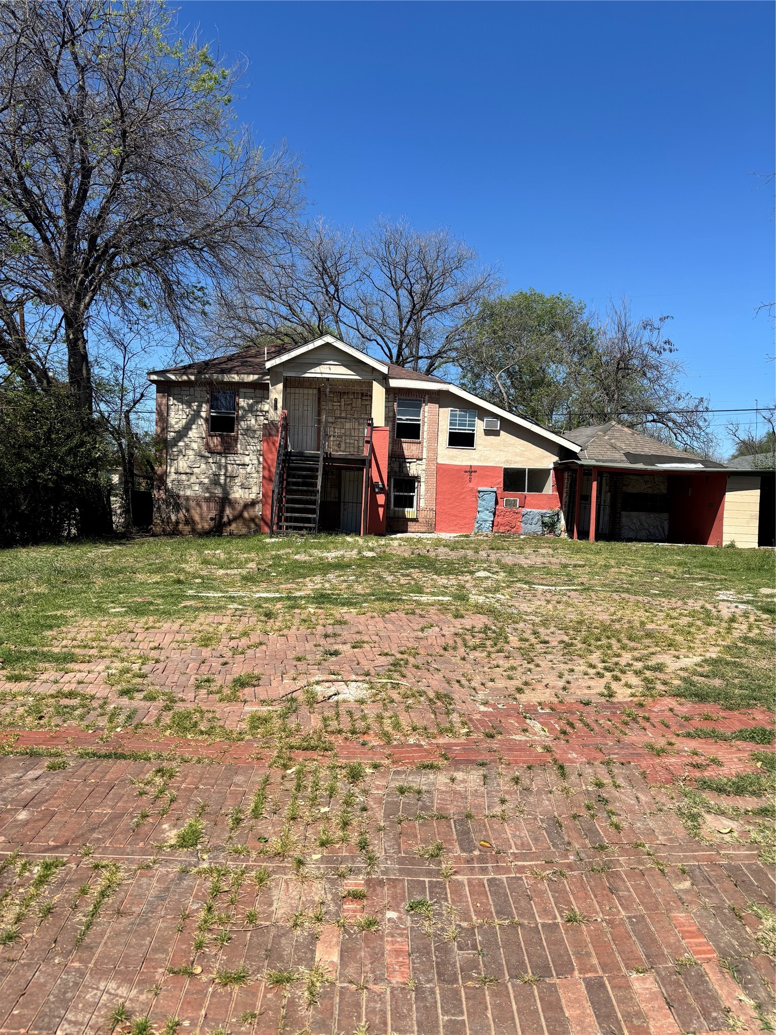 1201 E Davis Avenue Fort Worth TX 76104