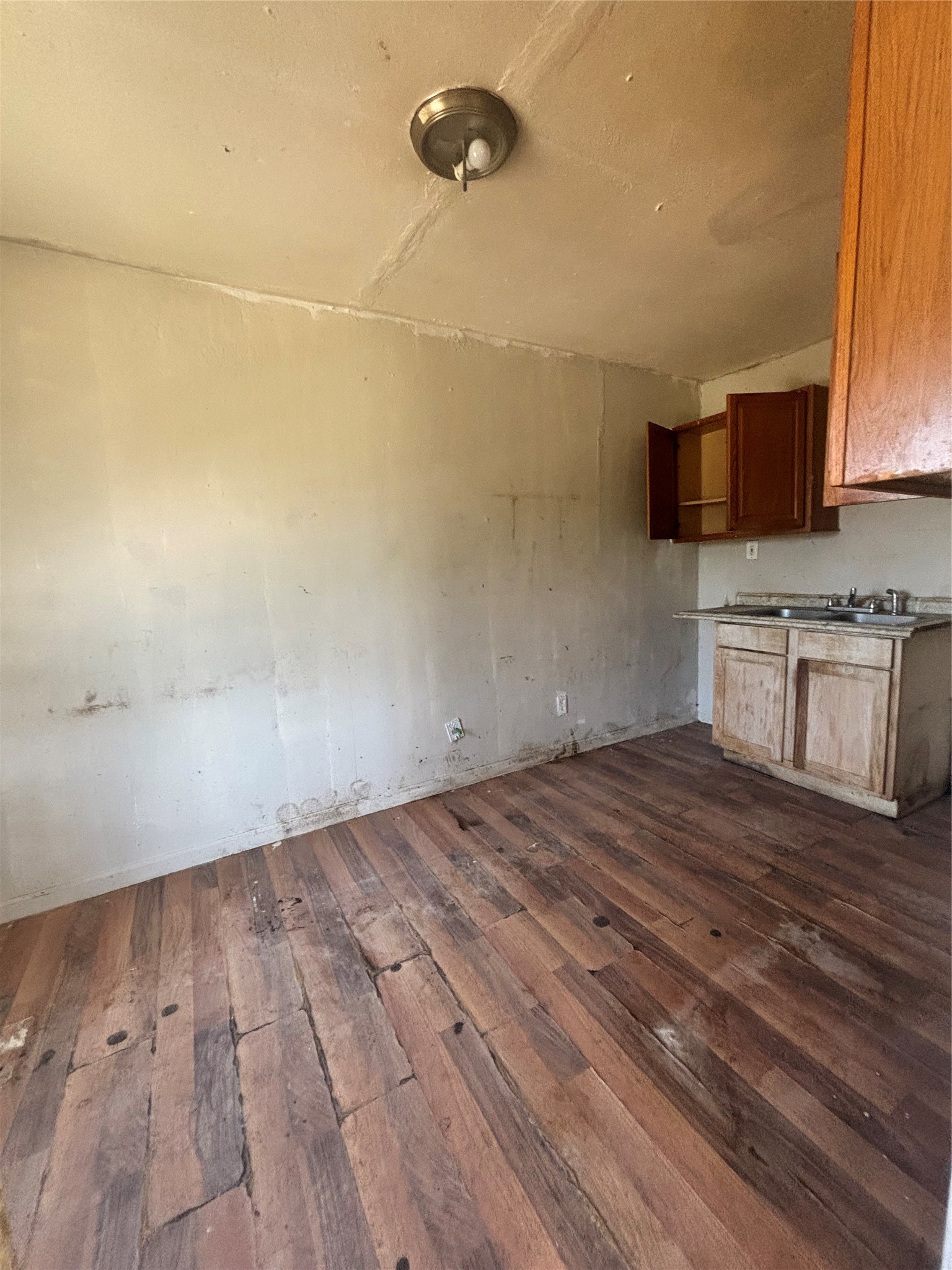 1201 E Davis Avenue Fort Worth TX 76104