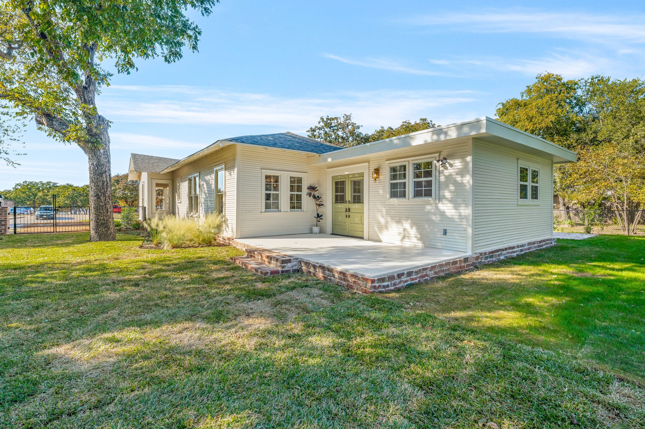 915 Cherry Street Graham TX 76450