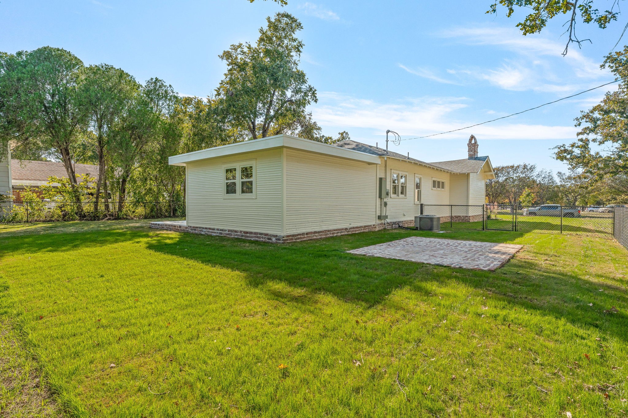915 Cherry Street Graham TX 76450