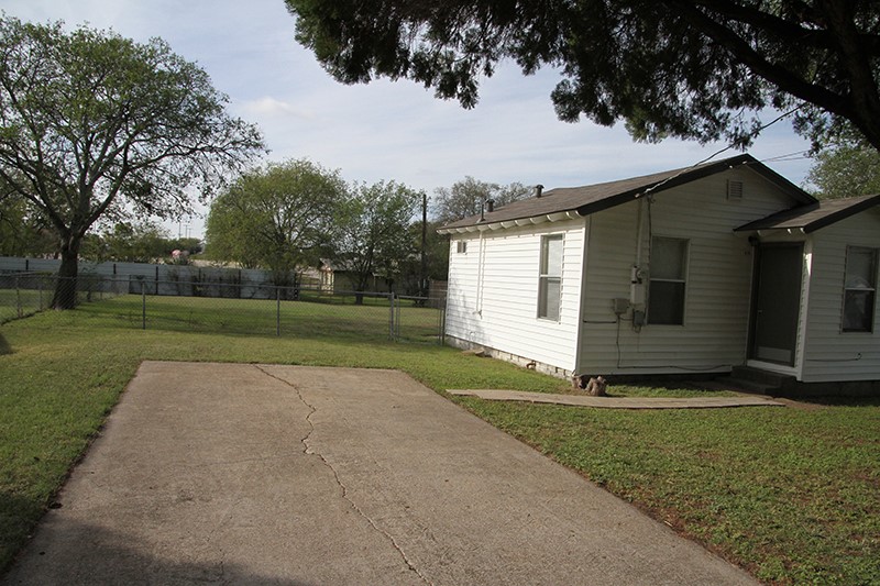 415 Hallvale Drive White Settlement TX 76108