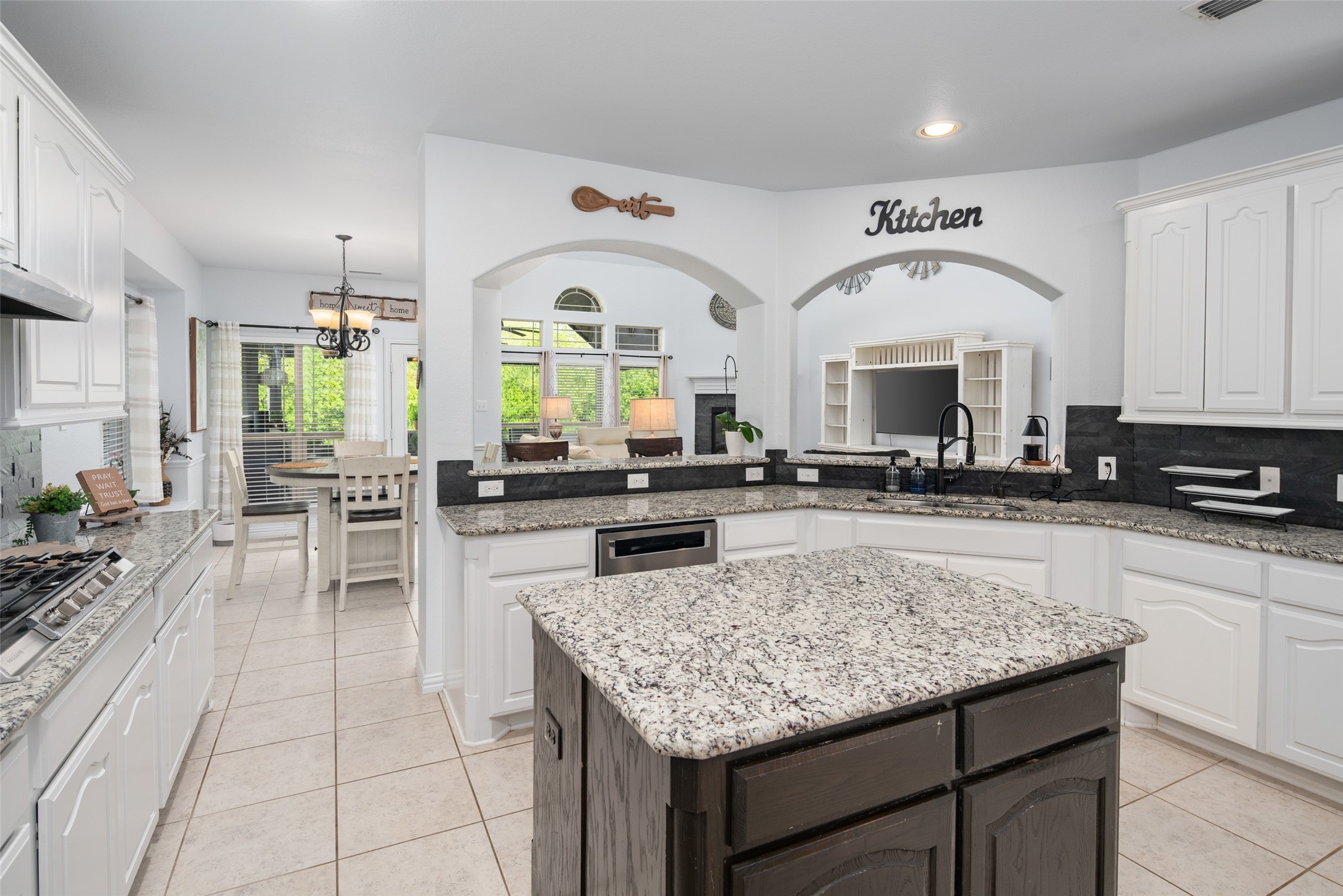145 Las Colinas Trail Cross Roads TX 76227