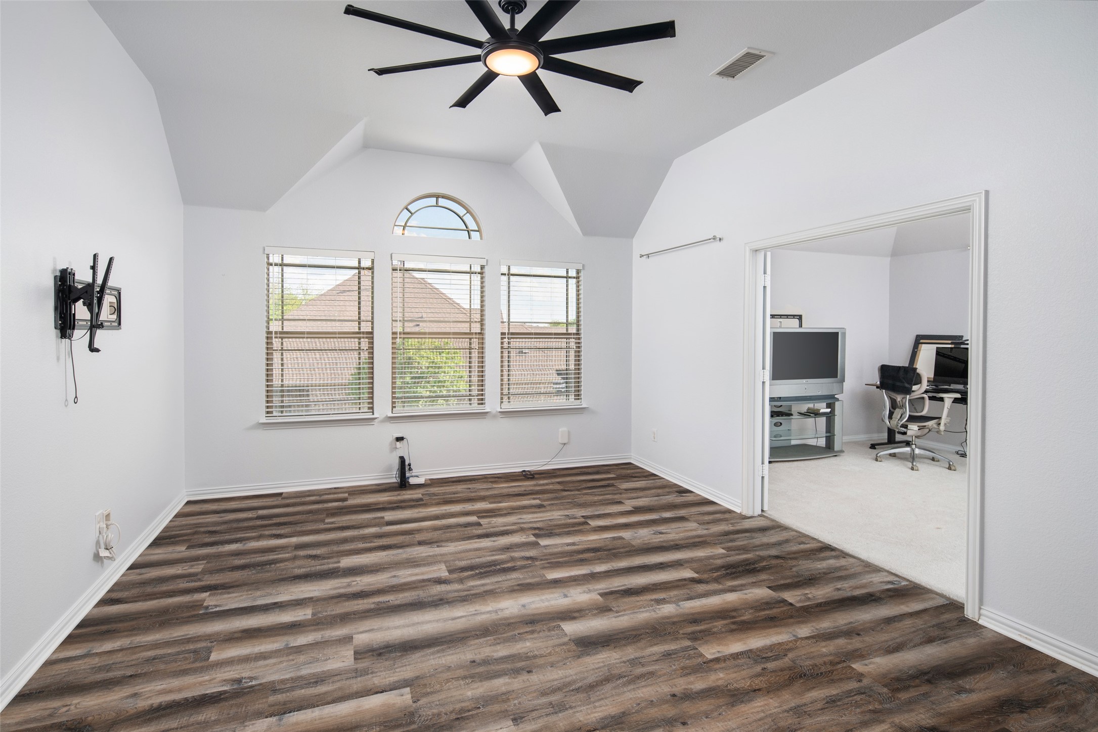 145 Las Colinas Trail Cross Roads TX 76227