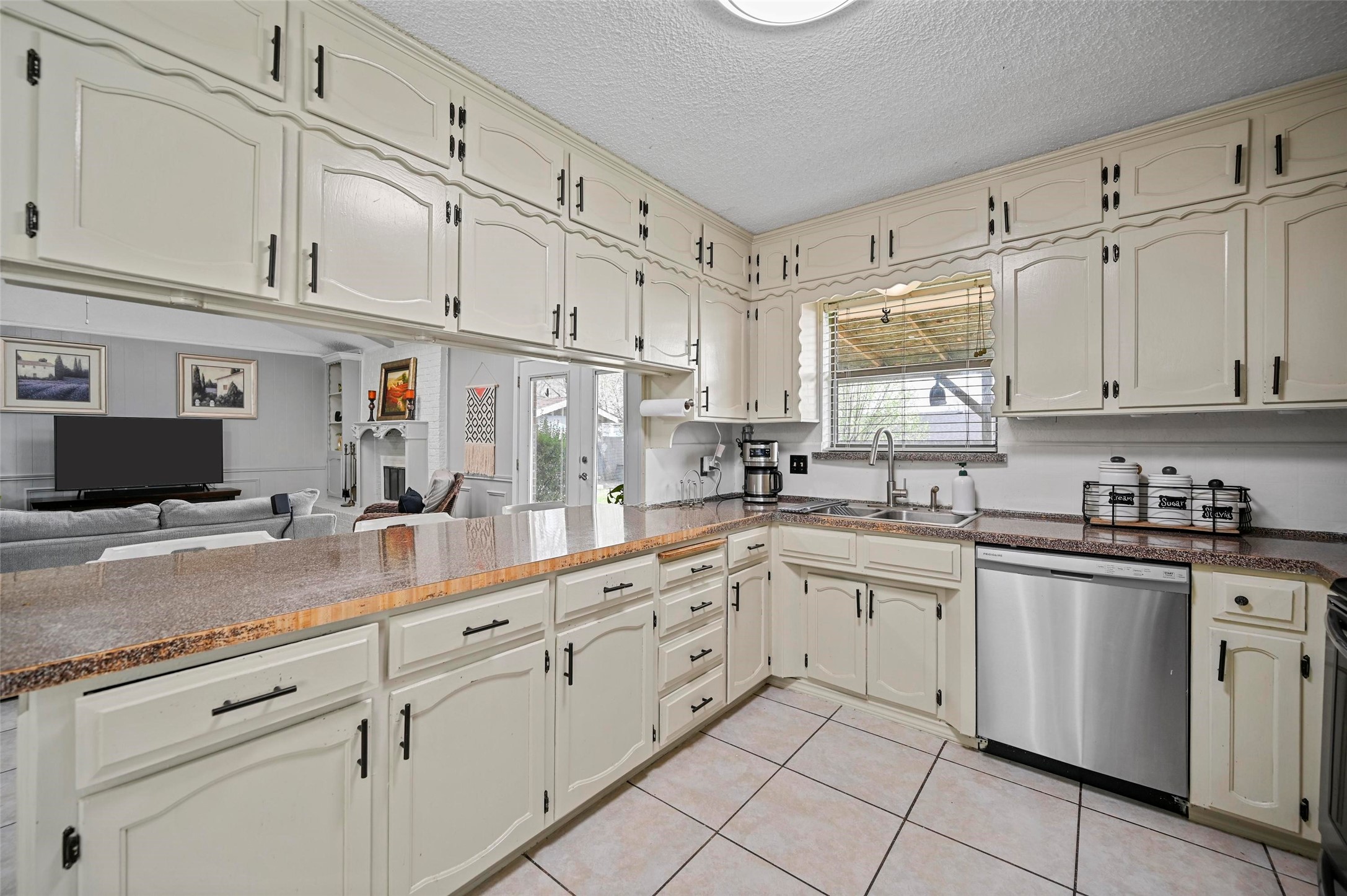 1908 Overbrook Drive Arlington TX 76014