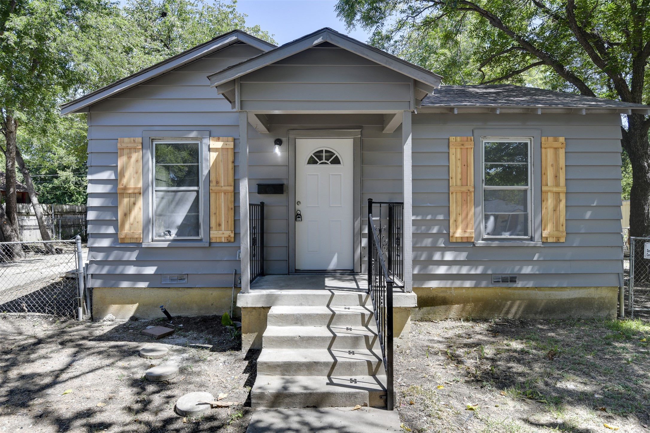 4305 Mckibben Street Haltom City TX 76117